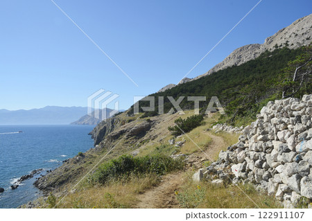 Hiking trail near Baska Hiking trail near Baska 122911107