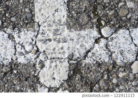 White lines 122911115