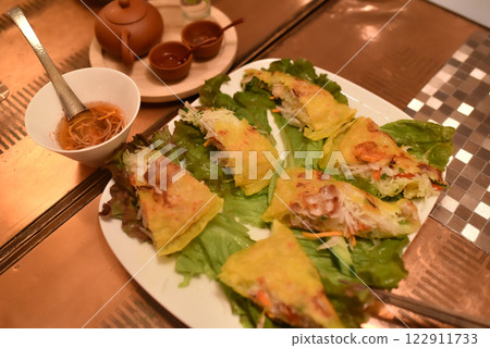 Vietnamese food Cut Banh Xeo Vietnamese food Cut Banh Xeo 122911733