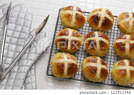 Homemade hot cross buns 122912346
