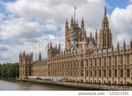 the iconic Palace of Westminster, home to the UK Parliament, with its intricate Gothic architecture along the River Thames. the iconic Palace of Westminster, home to the UK Parliament, with its intricate Gothic architecture along the River Thames. 122912591