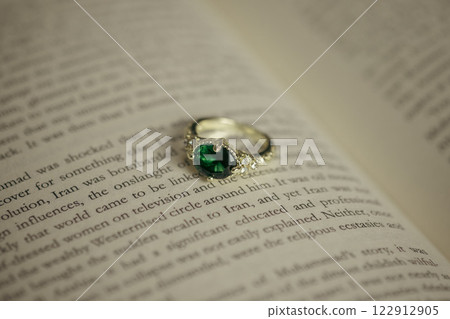 Wedding ring and engagement ring 122912905