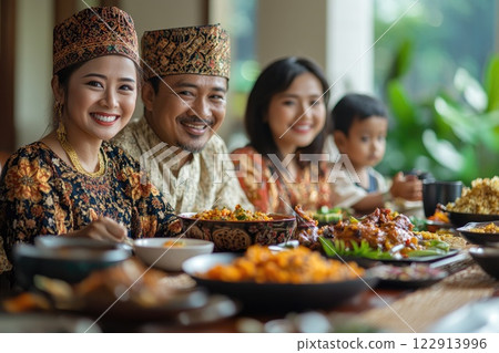 Indonesian family enjoying traditional meal together at home 122913996