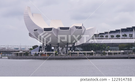 Singapore - January 20, 2025: ArtScience Museum. It is one of the attractions at Marina Bay Sands. It has 21 gallery spaces with a total area of 6,000 square meters. 122914788