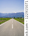 Snow-covered Mount Jonen seen from the fresh green Ohisama Road 122915071