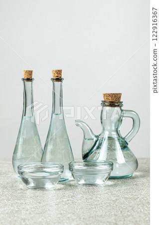 White distilled vinegar in a glass bowls 122916367
