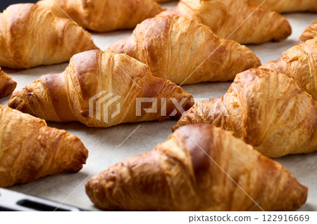freshly baked croissants freshly baked croissants 122916669