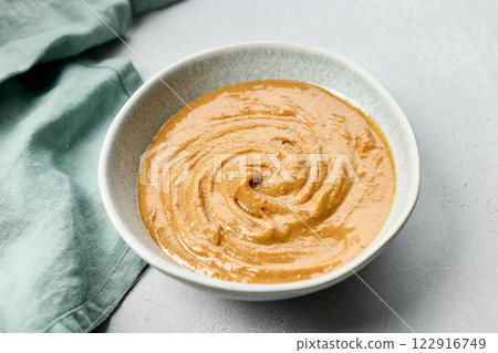 bowl of thai peanut sauce 122916749