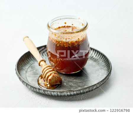 hot honey sauce 122916798