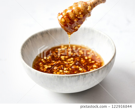 hot honey sauce 122916844