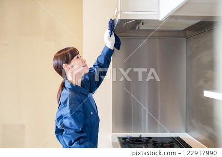 房屋清潔女工作人員 122917990