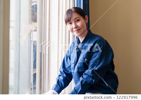房屋清潔女工作人員 122917996