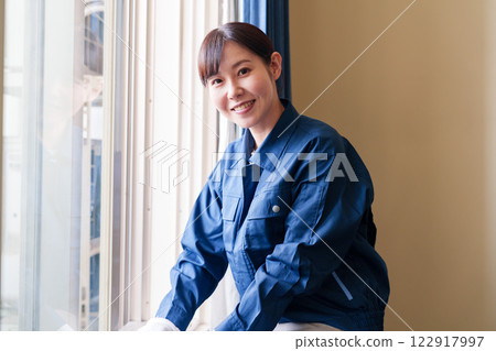 房屋清潔女工作人員 122917997