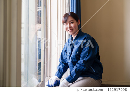 房屋清潔女工作人員 122917998