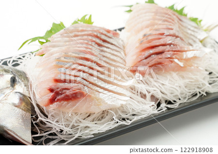 Horse mackerel sashimi, whole fish 122918908