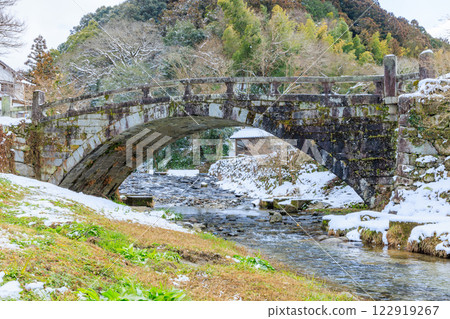 Akizuki Mekyou Bridge covered in snow in winter, Asakura City, Fukuoka Prefecture 122919267