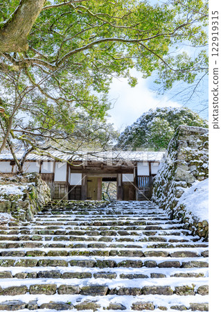 Snow-covered Akizuki Castle Ruins, Nagayamon Gate, Asakura City, Fukuoka Prefecture Snow-covered Akizuki Castle Ruins, Nagayamon Gate, Asakura City, Fukuoka Prefecture 122919315