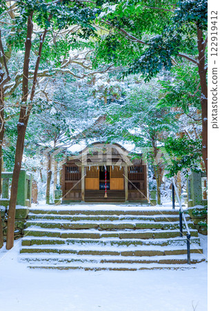Snow-covered Suiyu Shrine in Asakura City, Fukuoka Prefecture Snow-covered Suiyu Shrine in Asakura City, Fukuoka Prefecture 122919412