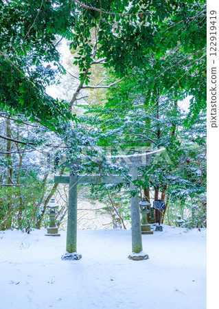 福岡縣朝倉市水湯神社被大雪覆蓋 122919419