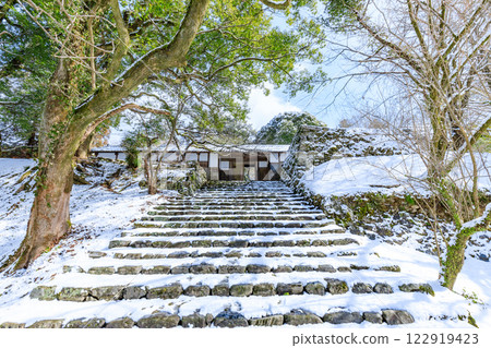 福岡縣朝倉市長屋門秋月城跡，積雪覆蓋 122919423