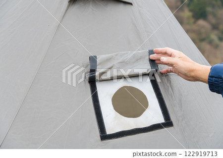 [Autocamping on the Nakatsugawa riverbed: Tent chimney hole] 122919713
