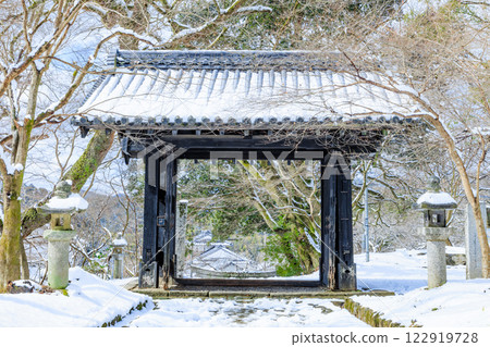 Snow-covered Akizuki Castle ruins, Kuromon Gate, Asakura City, Fukuoka Prefecture Snow-covered Akizuki Castle ruins, Kuromon Gate, Asakura City, Fukuoka Prefecture 122919728