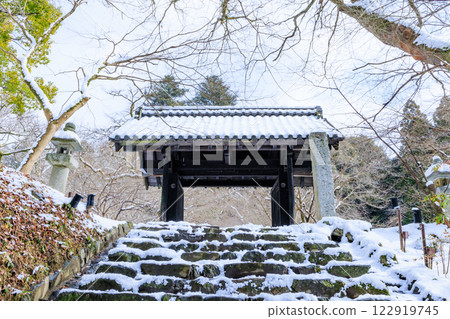 Snow-covered Akizuki Castle ruins, Kuromon Gate, Asakura City, Fukuoka Prefecture Snow-covered Akizuki Castle ruins, Kuromon Gate, Asakura City, Fukuoka Prefecture 122919745