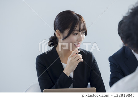 見面的女商人 見面的女商人 122919845