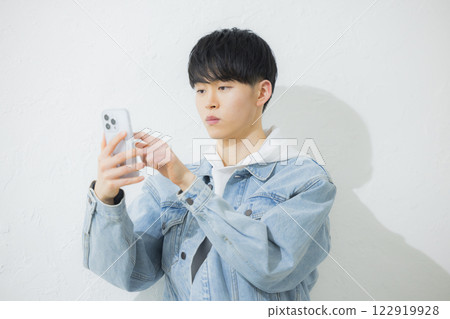A man operating a smartphone 122919928