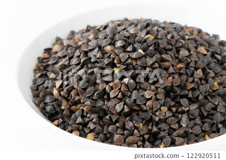 Close-up of buckwheat (buckwheat seeds with husks) 122920511