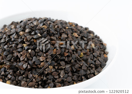 Close-up of buckwheat (buckwheat seeds with husks) 122920512