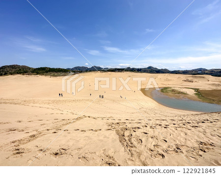 Scenery of Tottori Sand Dunes in Japan, visited by many tourists 122921845
