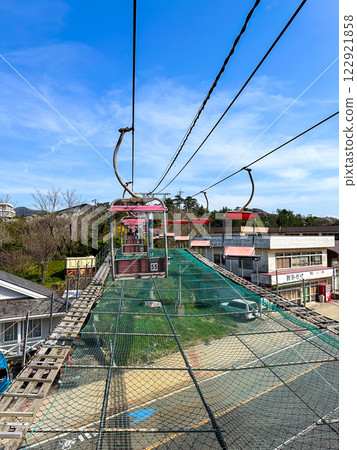Scenery of the lift leading to the Tottori Sand Dunes 122921858