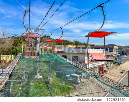 Scenery of the lift leading to the Tottori Sand Dunes 122921861