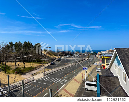 Scenery of the lift leading to the Tottori Sand Dunes 122921862