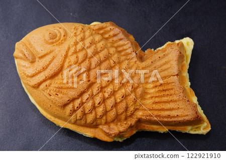 delicious sea bream 122921910