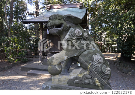 Shrine dog 122922178