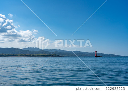 熊本縣天草市：從海豚觀賞船上看到的天草附近的水下燈塔 122922223