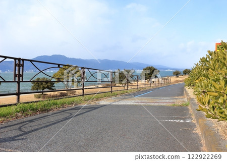 A cycling course where you can see Lake Biwa and Mt. Hiei 122922269