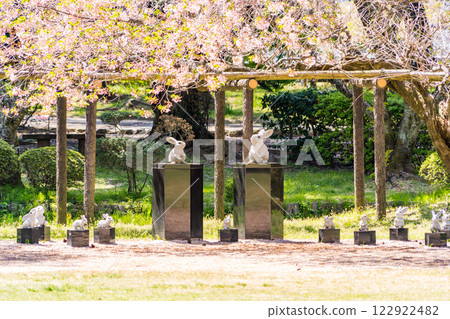 描繪日本神話中的「因幡白兔」的銅像 描繪日本神話中的「因幡白兔」的銅像 122922482