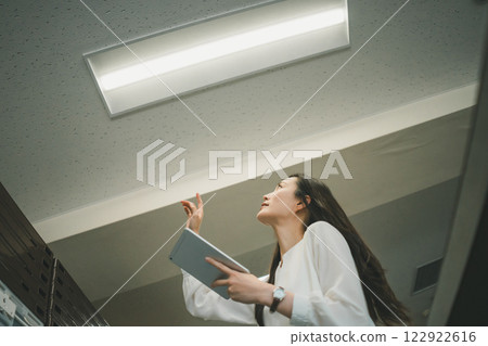 辦公室熒光燈 122922616