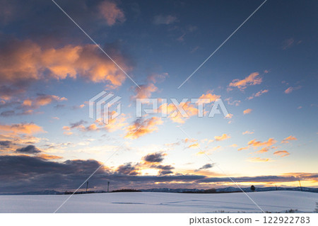 Emotional sunset in Hokkaido in winter Emotional sunset in Hokkaido in winter 122922783