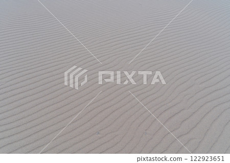 Wind patterns on the Tottori Sand Dunes in Japan 122923651