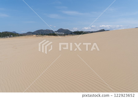 Wind patterns on the Tottori Sand Dunes in Japan 122923652