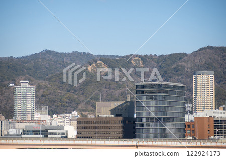 從神戶市眺望六甲山 從神戶市眺望六甲山 122924173