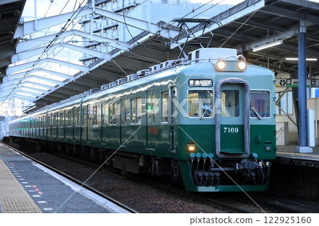 【南海】7100系～復原塗裝～（南海本線：新今宮站） 122925160