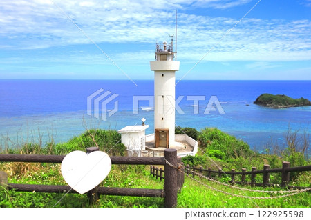 Hirakubozaki, an ocean that displays a variety of blues, Ishigaki City, Okinawa Prefecture 122925598