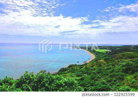 Emerald green sea of Hirakubozaki Beach 122925599