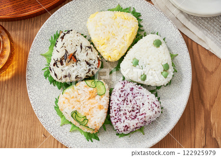 各式各樣的手工飯糰 各式各樣的手工飯糰 122925979