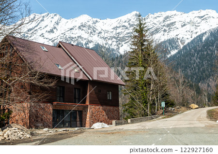 Two-storey cottage with a view of the picturesque snow-capped mountain peaks Two-storey cottage with a view of the picturesque snow-capped mountain peaks 122927160